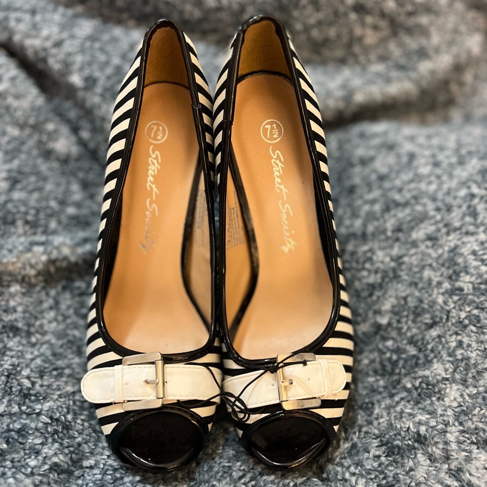 🌟NWOT!!! Pin up style platform chunky heels